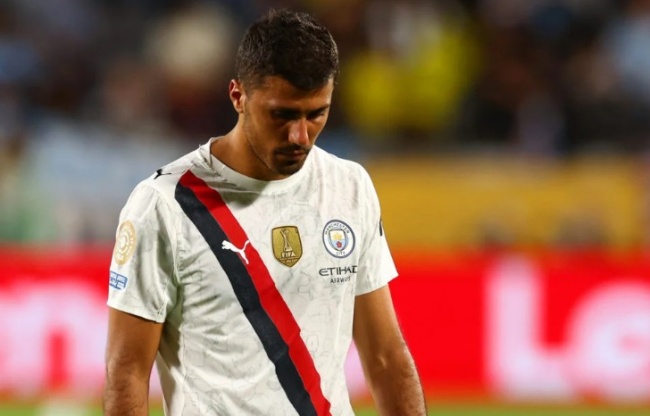 Rodri đối mặt vấn đề thể lực, Man City lo lắng trước thềm mùa giải mới