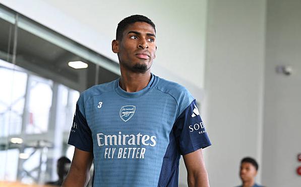 Arsenal vs Newcastle: Trận giao hữu kịch tính tại Singapore