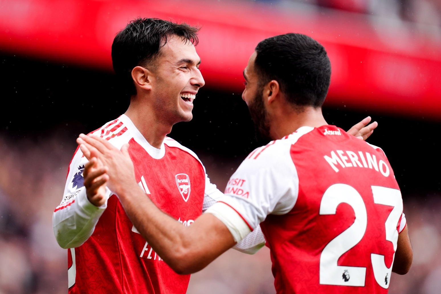 Arsenal thắng đậm nhờ các tân binh